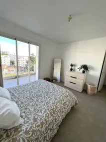 Beautiful and large 2 room apartment with sea view - Image 4