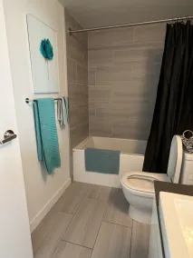 Executive Luxury 2 bed Spacious Downtown WIFI laundry - Image 2