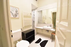 High end 3 bedroom / 3 bathroom flat - Image 3