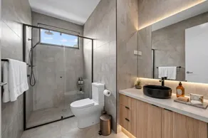 Modern 3BR Home Near Medway Golf Club, Highpoint & Melbourne CBD - Image 4