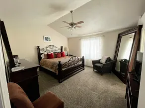 Cheerful 4-Bedroom home with an interior fireplace - Image 3
