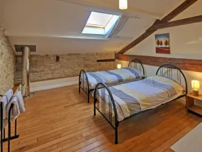 Tranquil and spacious gîte with own pool near market town - Image 4
