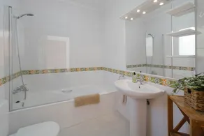 4 Bed Villa with Pool & Spectacular Sea Views - Image 2