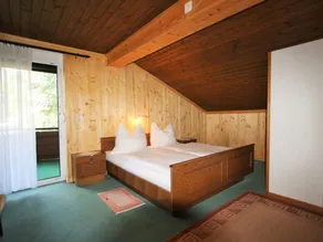 Chalet Nassfeld near Ski Slopes - Image 3