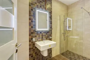 Stylish 2 Bedroom Apartment in an Amazing Location - Image 2