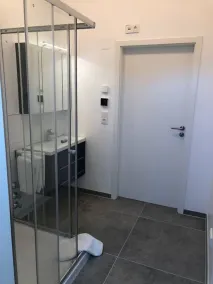 Moderne 3,5 værelses lejlighed tilgængelig - Image 3