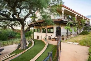 The Guesthouse at The Lonely Oak - Image 5