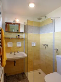 casa 4 dormitorio amplio y distante con impresionantes vistas al lago - Image 4