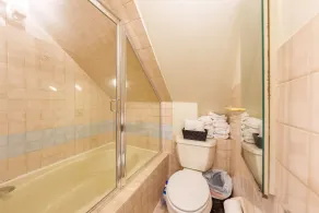 Prime Location, Private Loft Apartment. Well-Appointed for Comfort & Convenience - Image 2