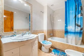 Appartamento Vacanze \"En El Cabo Roig\" con Piscina Condominiale, Balcone Privato e Wi-Fi - Image 4