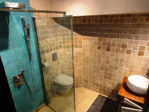Very quiet terrace with a view, 80m² in Uzes hist. center, 2 bedrooms, AC, WIFI - Image 3