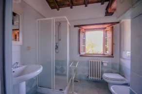2 houses with each own pool 60 kms northern Lucca for up to 18 persons - Image 4