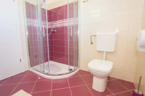 Holiday apartment with pool - Image 3