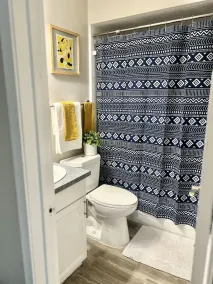 Comfy 1br w/gated patio - Image 2