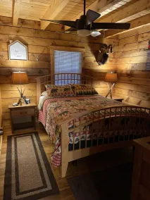 Private creek cabin with hot tub nestled in the foothills of Cheat mountain - Image 5