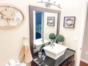 Beautiful 2 story house overlooking the water. Has arcade & Close to the springs - Image 3
