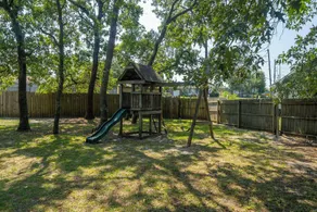 The Garnet Goliath Columbias Biggest BnB Yard - Image 3