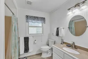 Lovely PET FRIENDLY three bedroom in desirable Urbandale Location! home - Image 5