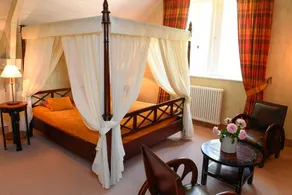 2 person house with heated pool in Martel (Lot - Dordogne), France - Image 3