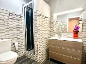 Luxueux appartement, spacieux et moderne dans un superbe emplacement central. - Image 5