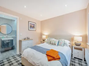 2 bedroom accommodation in Ayr - Image 4