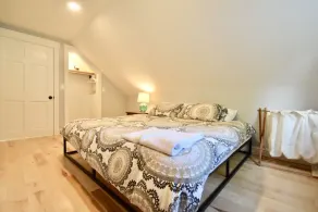 2King Bed BR Private Apt Downtown Brunswick - Image 4