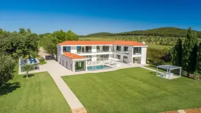 Luxury Villa La Bellissima with Pool - Image 4