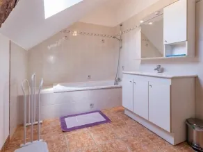 Charming Renovated Farmhouse with Garden, Near Nantes and Canal, Family-Friendly Amenities - Image 3
