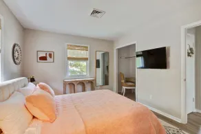 QuietRetreat: Beautifully renovated 3BR in CMCH - Image 3