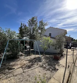 Charmerende sommerhus med typisk sydfransk flair og en smuk have - Image 2
