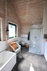 Vacaciones familiares en una acogedora casa de estilo sueco con un amplio jardín, WiFi - Image 4