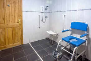 Disabled and family friendly bungalow on working farm in East Sussex countryside - Image 5