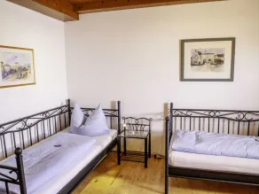 Apartment With Swimming Pool - Image 5