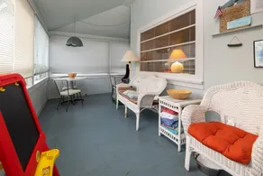 Chalet confortable lit King 1 bloc de la plage. Tout ce dont vous avez besoin est ici! - Image 3