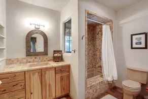 Superb - 2 Bedroom, 2 Bath, Sleeps 8 in 4 beds plus more - Image 3