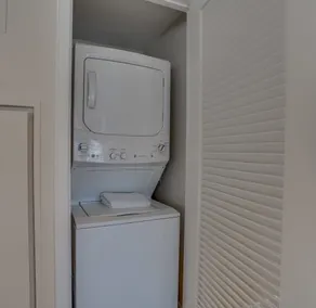 2 BR Fully Furnished Apartment at Penn Quarters - Surrounded by Best Restaurants in Town - Image 2