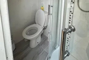 4 Bed House - Sleeps 10 - Garden - Parking - Wifi - Image 3