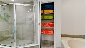 Fortøjningerne! Bringe din båd til dette nyrenoverede hjem med privat pool - Image 4