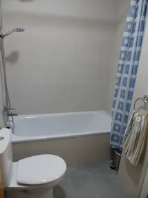 Attraktives Apartment mit spektakulärer Aussicht und Gemeinschaftspool - Image 3