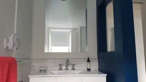 Modernes, stilvolles Apartment mit 2 Schlafzimmern für 4 Personen, kostenlosem WLAN und Parkplatz abseits der Straße - Image 2