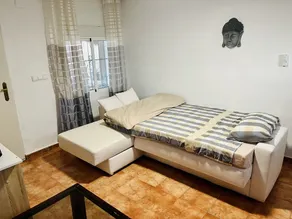 Cozy studio with barbecue, garden and private covered parking - Image 4