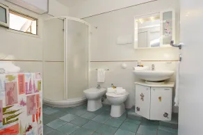 Penthouse avec terrasse face à la mer pour 8 personnes, au centre, internet wifi illimité - Image 3
