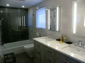 Premier rang! Extremite ouest. Maintenant 2 nouvelles salles de bain! Boatslip / Mussel Beach Gym / 6 personnes! - Image 2