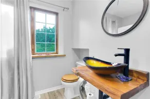 Beautiful 4 Season Muskoka river waterfront cottage with a Hot tub! - Image 4