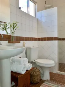 House with swimming pool, 5 bedrooms (4 suites) 40 meters from the beach. - Image 3