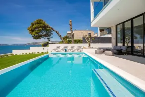 Beachfront Villa The View with Pool - Image 4