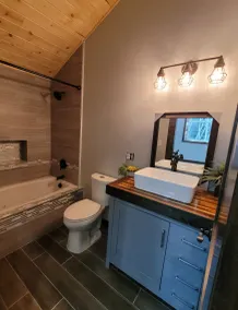 Barndominum, minutes to lake and trails sleeps 14+ Weddings, Events, Retreats - Image 3