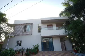 POOL PARTIES,GARDEN PARTIES, with 5 king size bed rooms and a massive huge pool. - Image 2