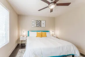 King bed 1BR close to Downtown w fast wifi w/ pool - Image 3