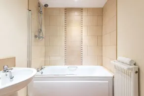 Apartment 11 - 1st Floor - 2 Bed - Sleeps 4 - Image 4